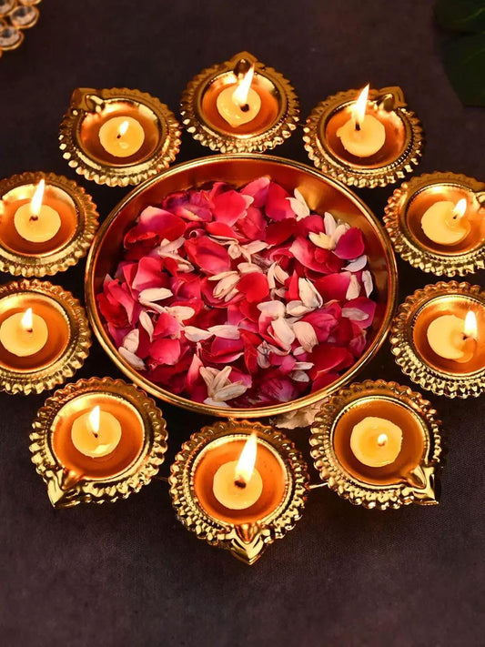 CRAZE CRAFTS Hammered Copper Look Diya Urli Diya & Flower Decorative Bowl for Floating Flowers and Tea Light Candles Home,Office and Table Decor| Diwali Decoration Items, Metal, Gold Finish. 500 ML